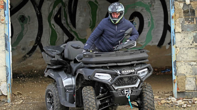 CFMOTO GLADIATOR X625 A - černá čtyřkolka s předním ochranným rámem