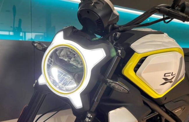 cfmoto 300cl x predni svetlomet cfmoto 300cl x predni svetlomet