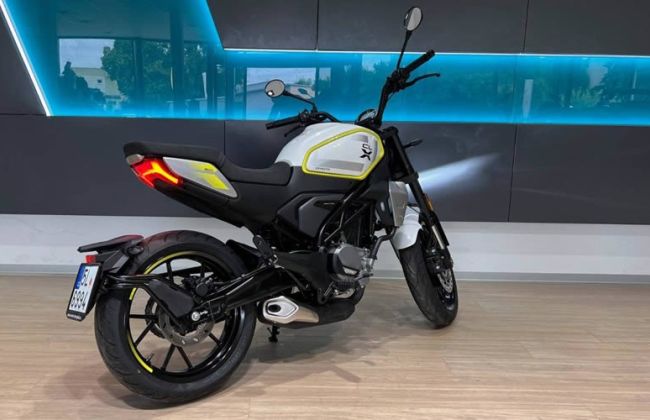 cfmoto 300cl x zadni pohled cfmoto 300cl x zadni pohled