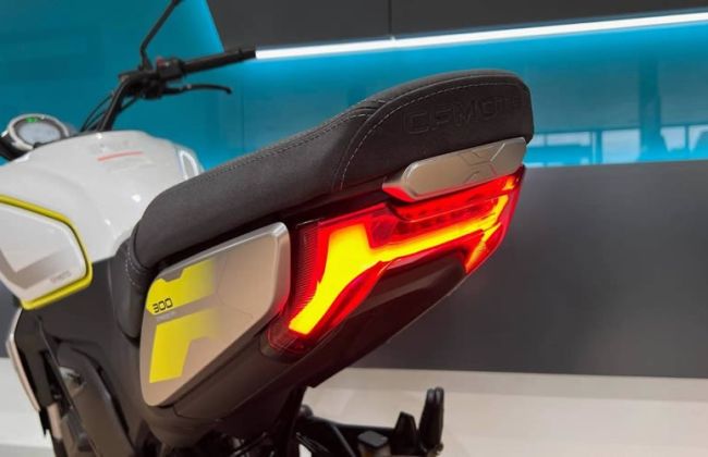 cfmoto 300cl x zadni svetlomet cfmoto 300cl x zadni svetlomet