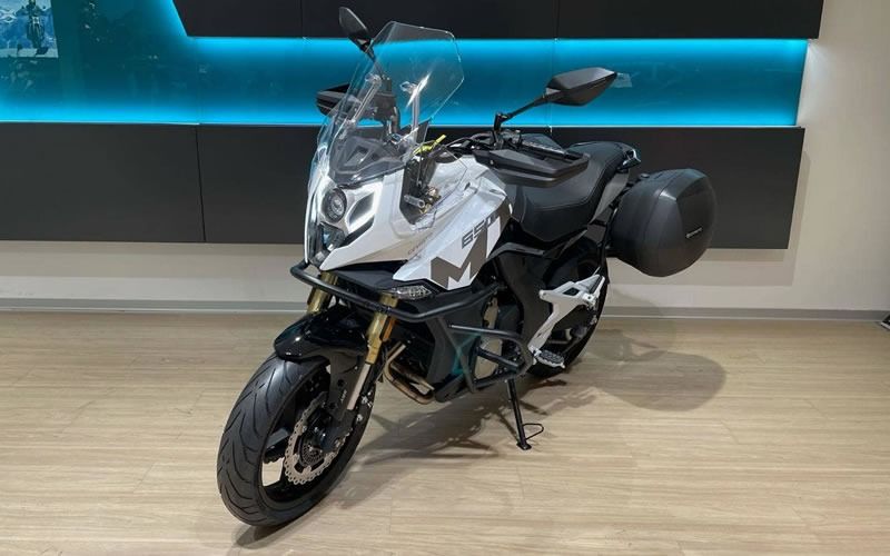 cfmoto 650 mt premium bocni pohled 2