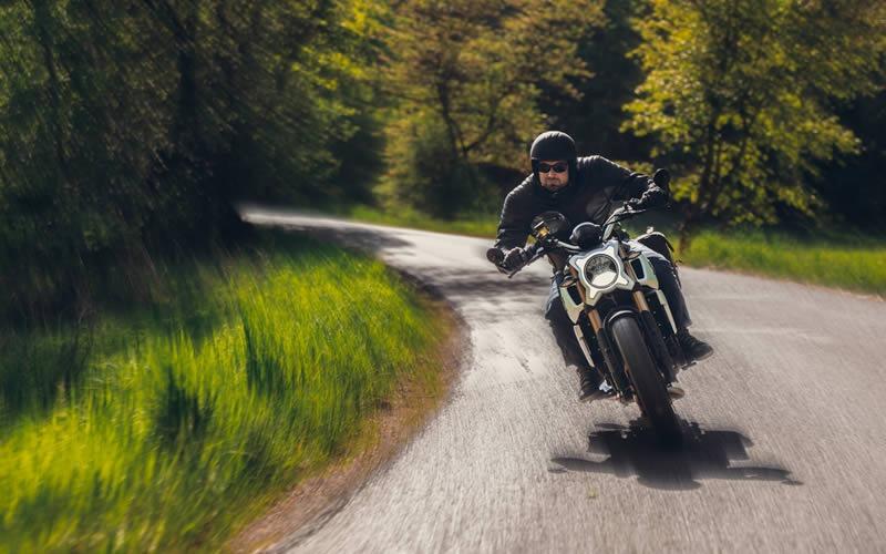 cfmoto 700cl x heritage 2023 jizda cfmoto 700cl x heritage 2023 jizda