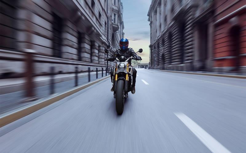 cfmoto 700cl x heritage 2023 jizda ulicemi cfmoto 700cl x heritage 2023 jizda ulicemi