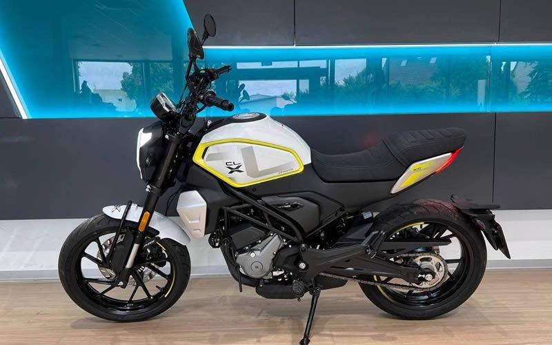 cfmotocl x levy bocni pohled