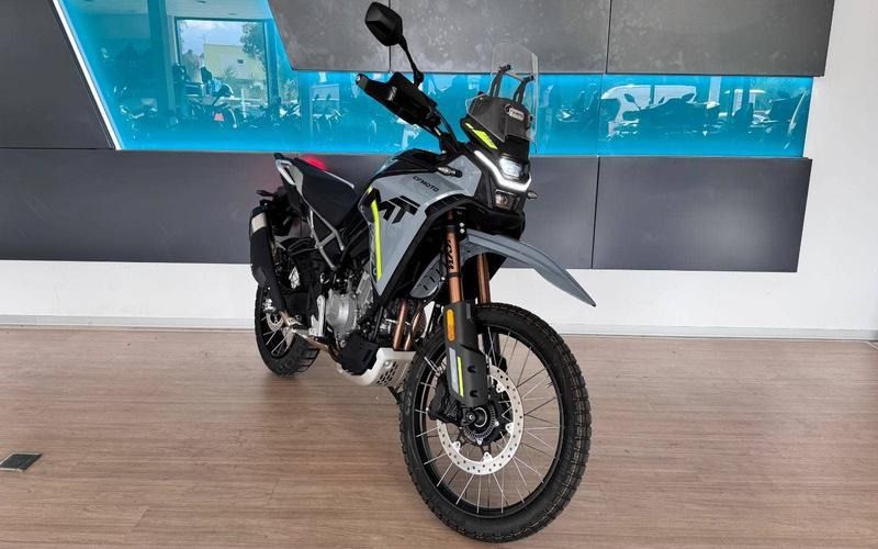 cfmoto mt rx eu5 pohled zprava zpredu