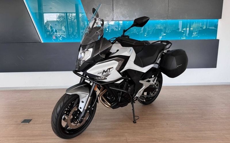 cfmoto mt premium pohled zleva zpredu