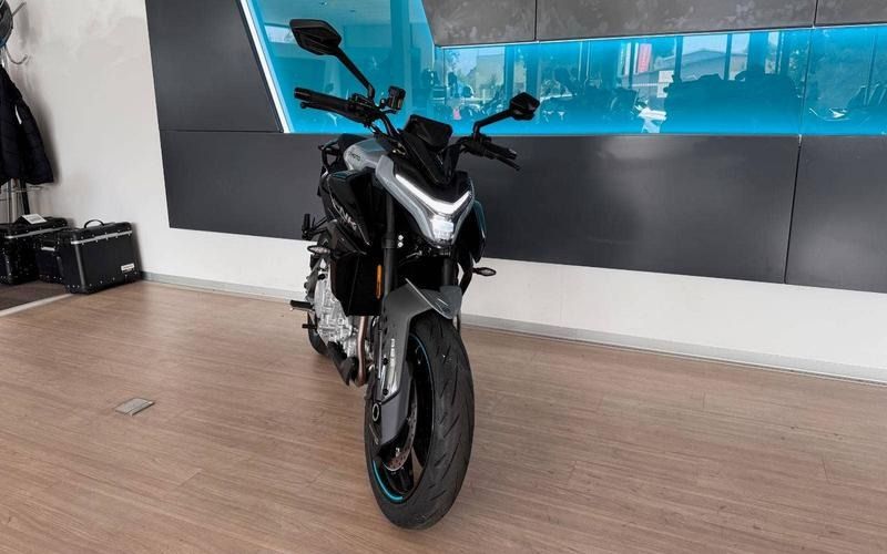 cfmoto nk zpredu