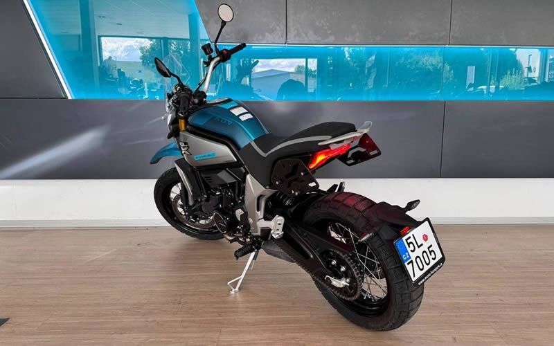 cfmotocl x adventure bocni levy pohled
