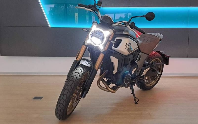 cfmotocl x heritage predni pohled