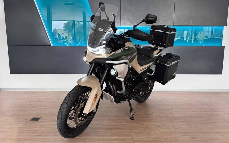 cfmoto mt touring pohled zpredu zprava