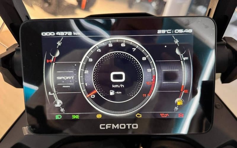 cfmotomt touring displej