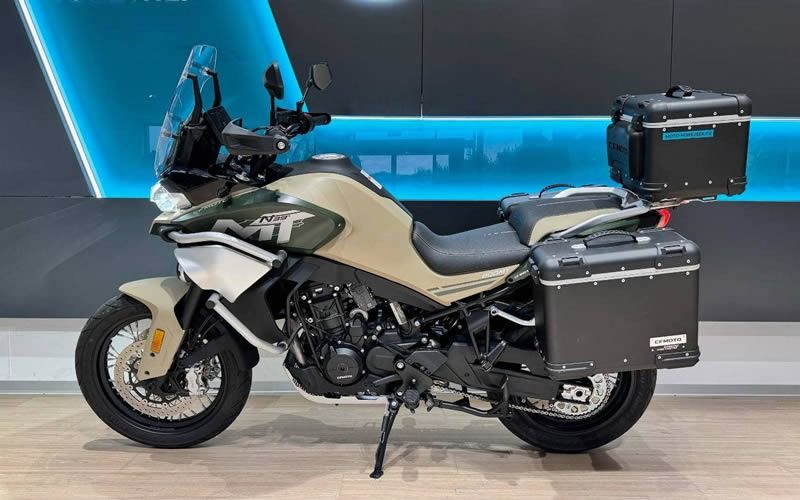 cfmoto 800mt touring vc cernych kufru bocni pohled