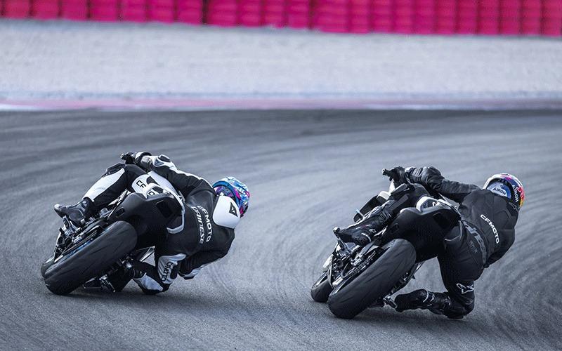 cfmotosr r zadni pohled cfmotosr r zadni pohled