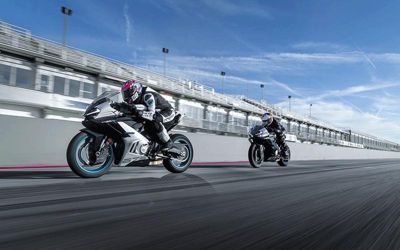 cfmotosr r zavodni jizda na okruhu cfmotosr r zavodni jizda na okruhu