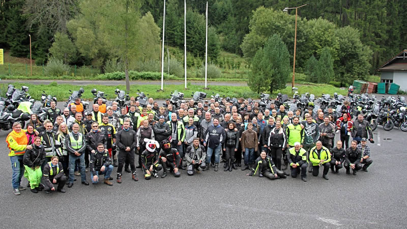 6. CFMOTO sraz - společné foto
