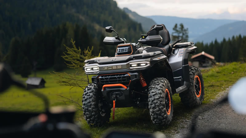 Čtyřkolka Goes Terrox 1000 stojí na zelené louce