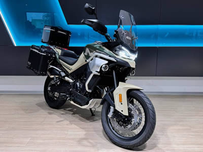 CFMOTO 800MT Touring vč. černých kufrů
