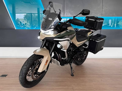 CFMOTO 800 MT Touring + Černé kufry
